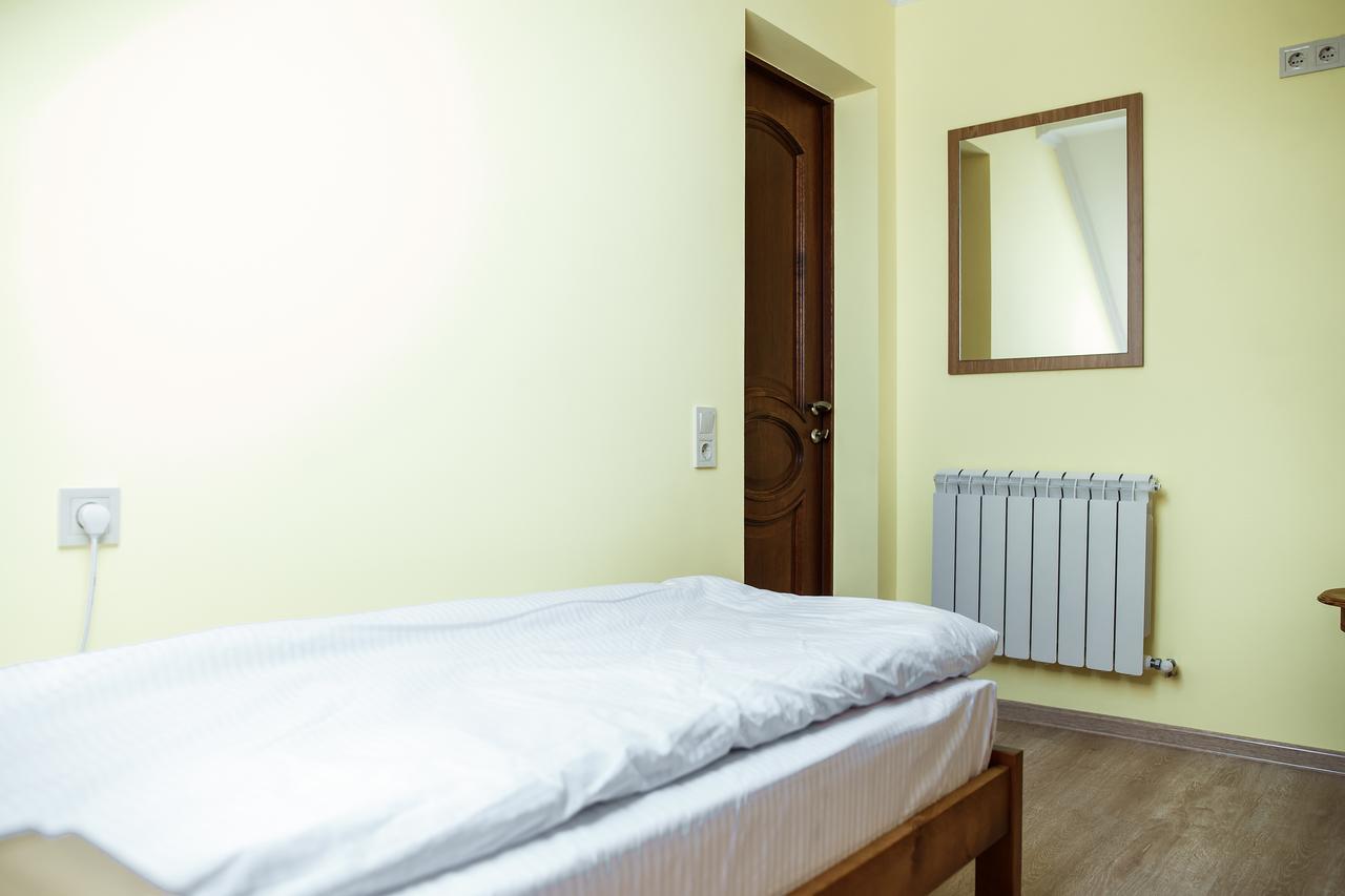 Sweet Home Hostel / Guest House Черновцы Экстерьер фото