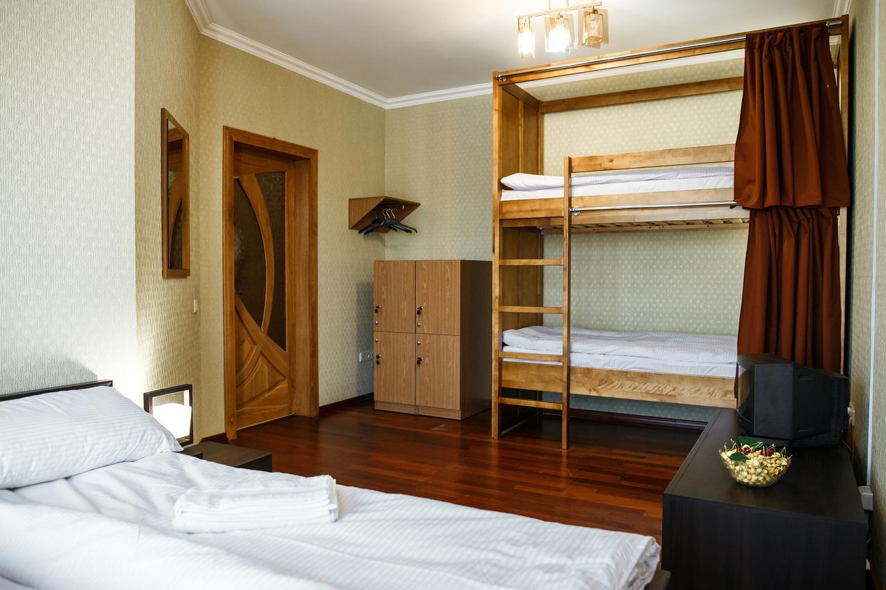Sweet Home Hostel / Guest House Черновцы Экстерьер фото