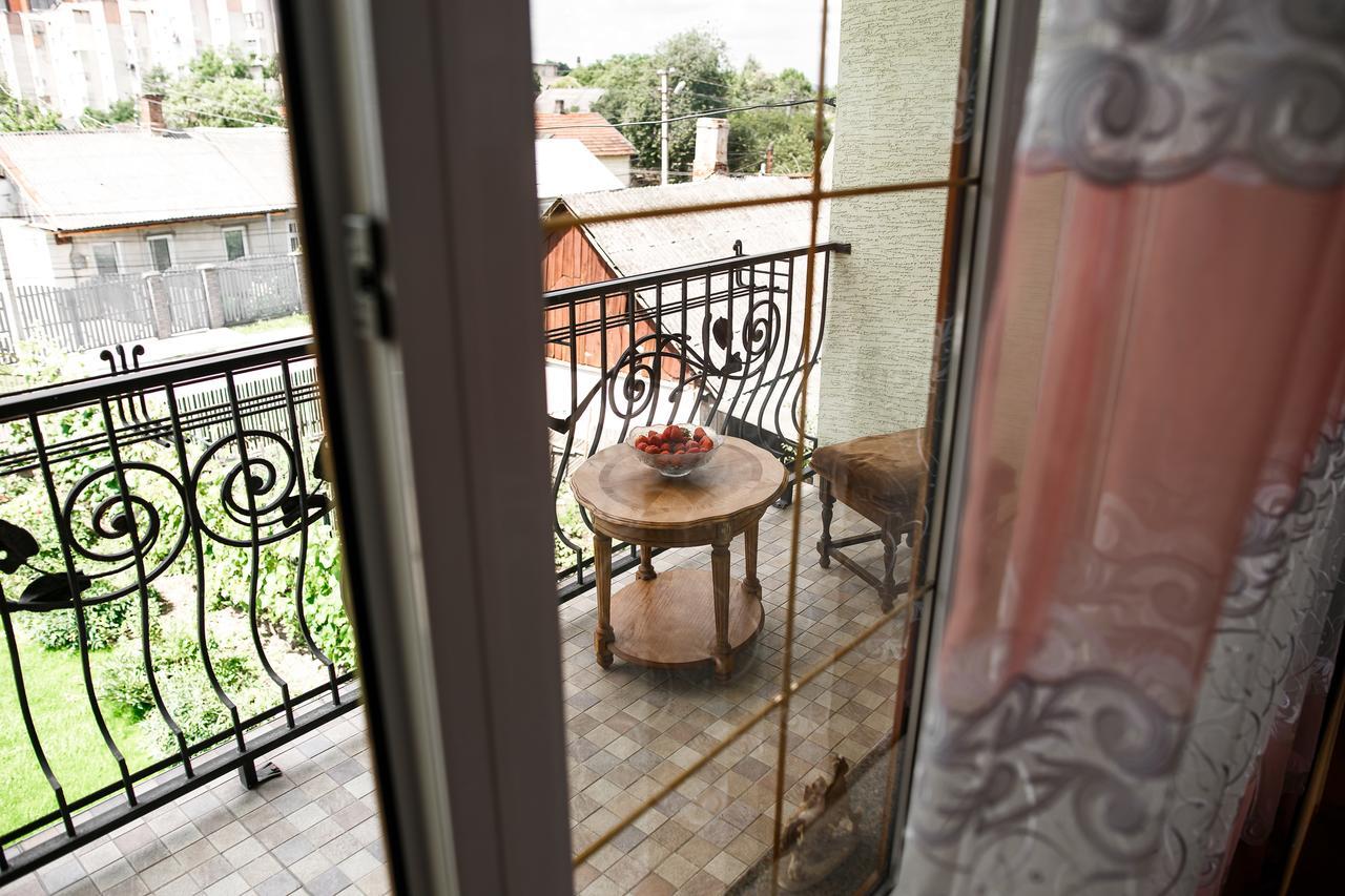 Sweet Home Hostel / Guest House Черновцы Экстерьер фото