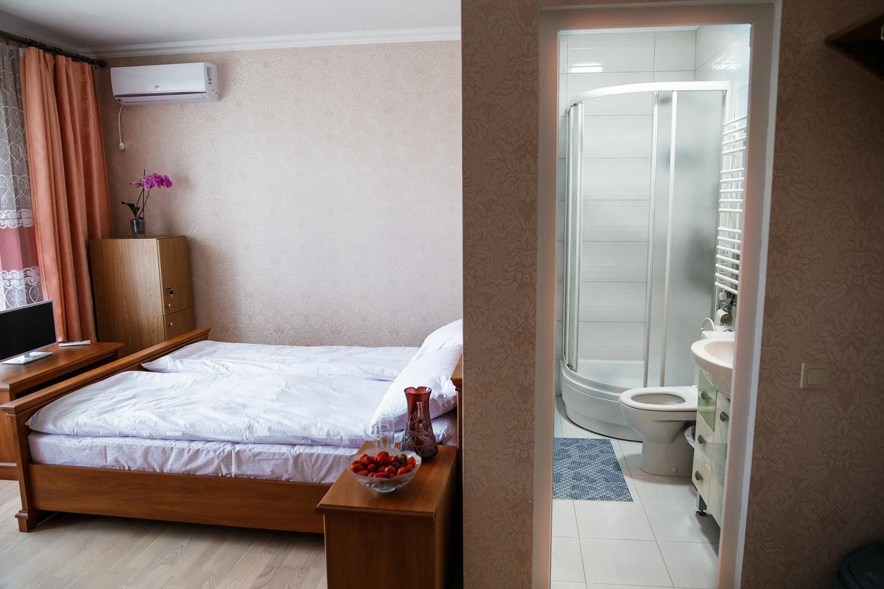 Sweet Home Hostel / Guest House Черновцы Экстерьер фото