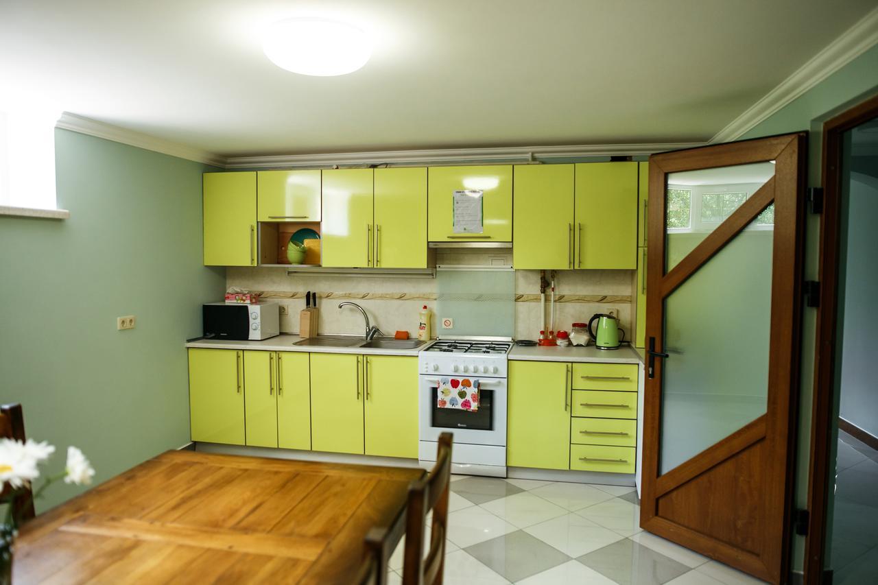Sweet Home Hostel / Guest House Черновцы Экстерьер фото
