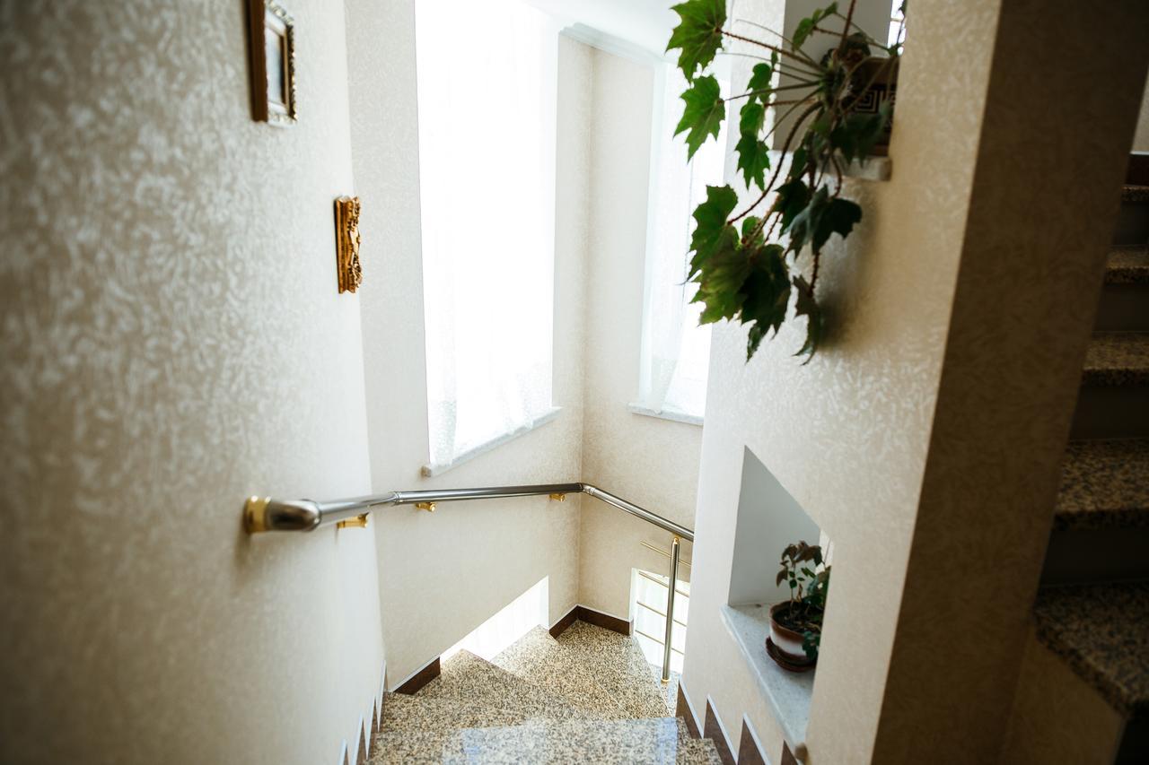 Sweet Home Hostel / Guest House Черновцы Экстерьер фото