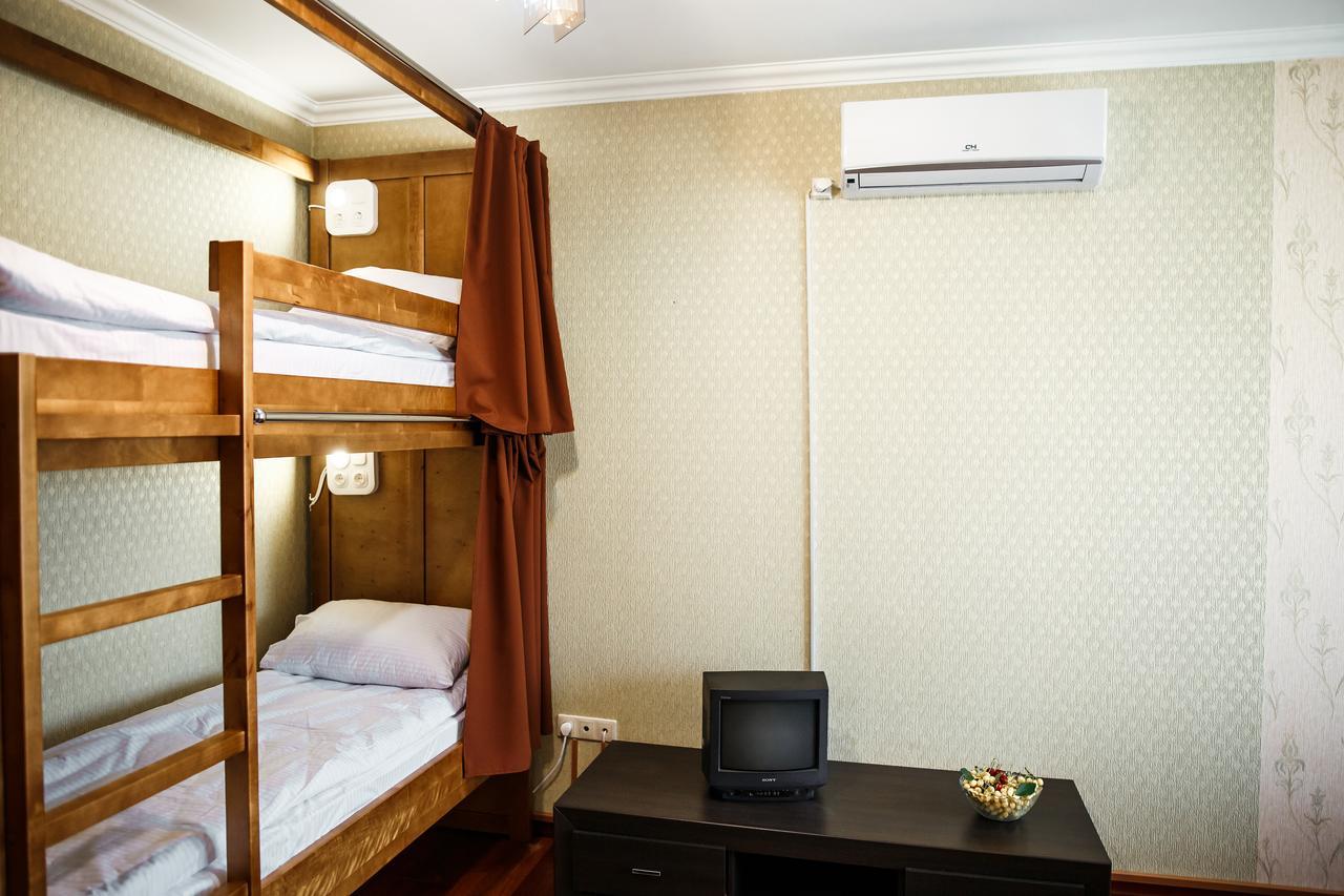 Sweet Home Hostel / Guest House Черновцы Экстерьер фото