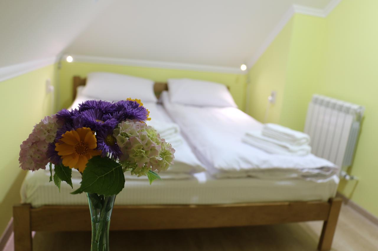 Sweet Home Hostel / Guest House Черновцы Экстерьер фото