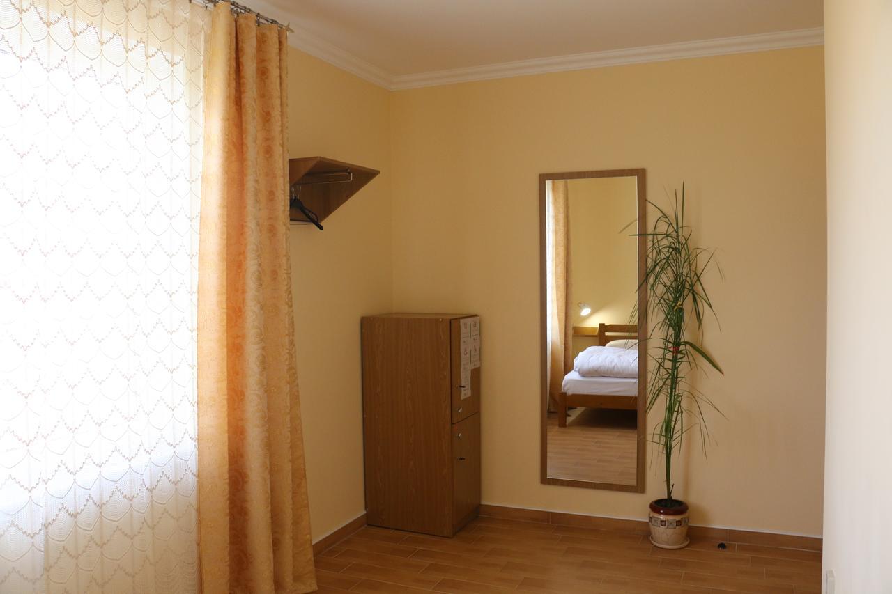Sweet Home Hostel / Guest House Черновцы Экстерьер фото