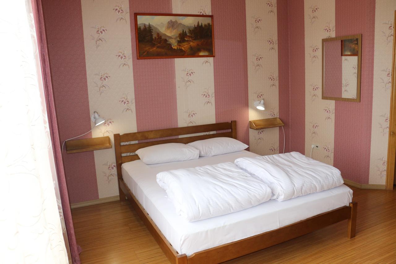 Sweet Home Hostel / Guest House Черновцы Экстерьер фото