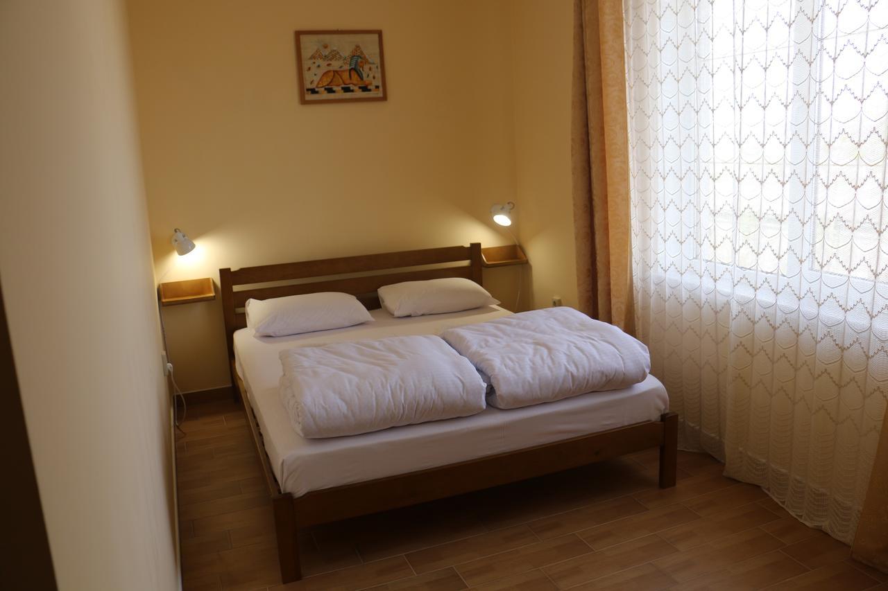 Sweet Home Hostel / Guest House Черновцы Экстерьер фото
