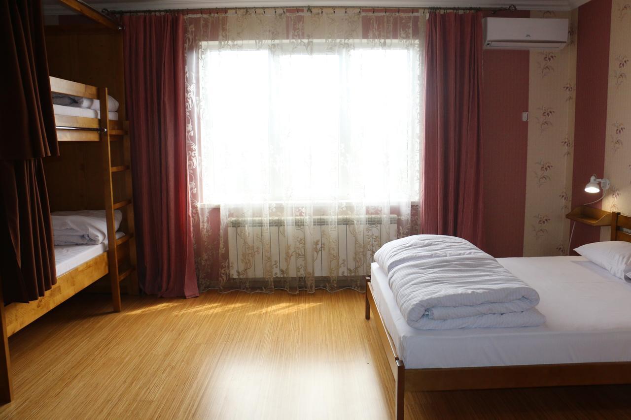Sweet Home Hostel / Guest House Черновцы Экстерьер фото
