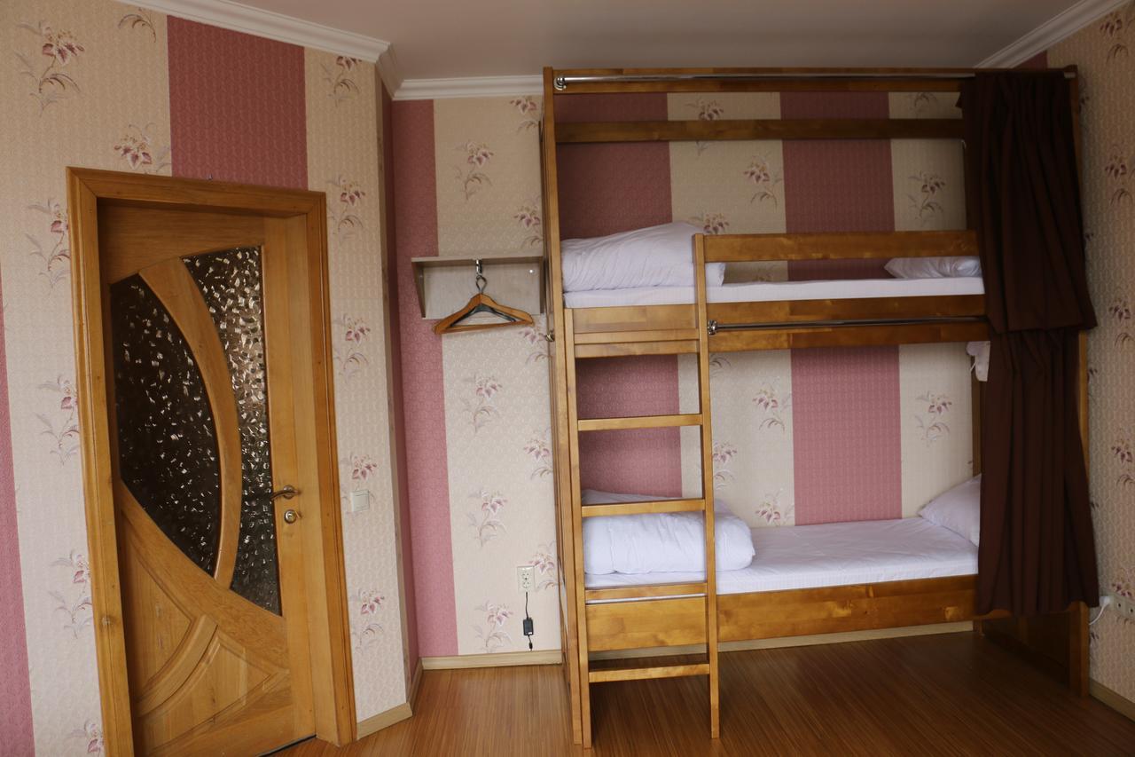 Sweet Home Hostel / Guest House Черновцы Экстерьер фото
