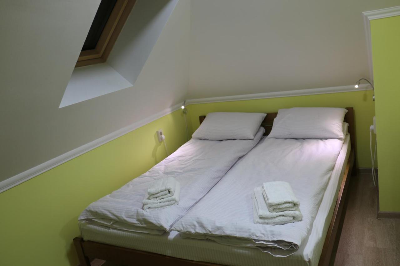 Sweet Home Hostel / Guest House Черновцы Экстерьер фото