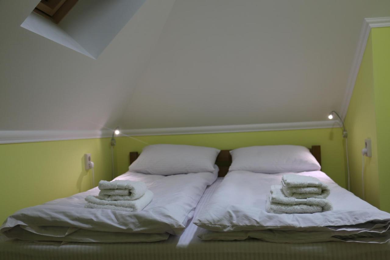 Sweet Home Hostel / Guest House Черновцы Экстерьер фото